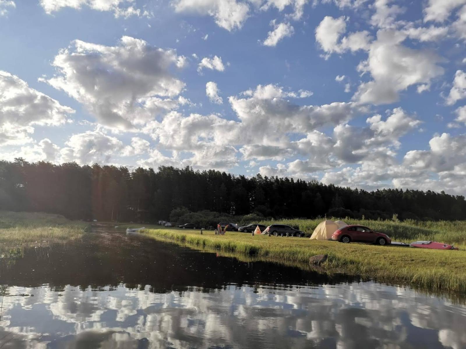 Kempings Ezerpriedes Campsite Burtnieki (Burtnieki)